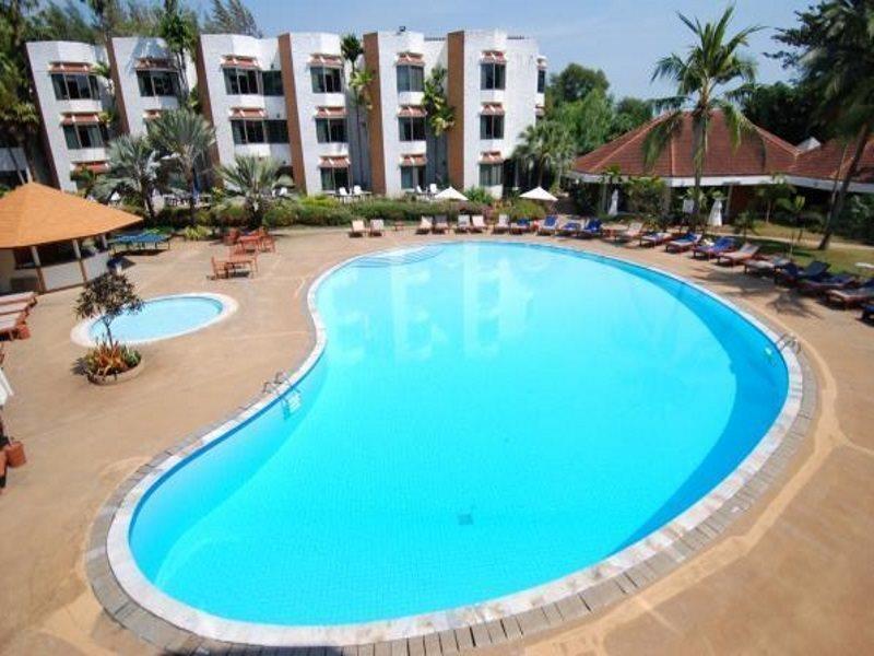 Palmeraie Beach Hotel, Rayong Ban Ang Exterior photo